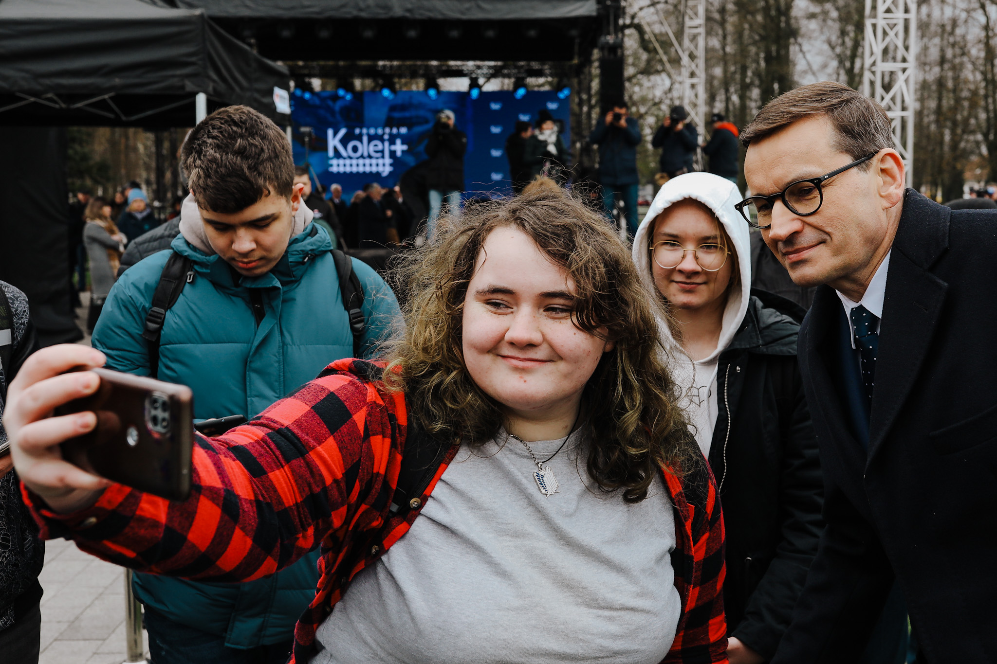 Premier Mateusz Morawiecki w Janowie Lubelskim. „Mamy uzdrowione finanse publiczne. Przeznaczamy te środki na to, co jest najbardziej potrzebne” (wideo, zdjęcia)