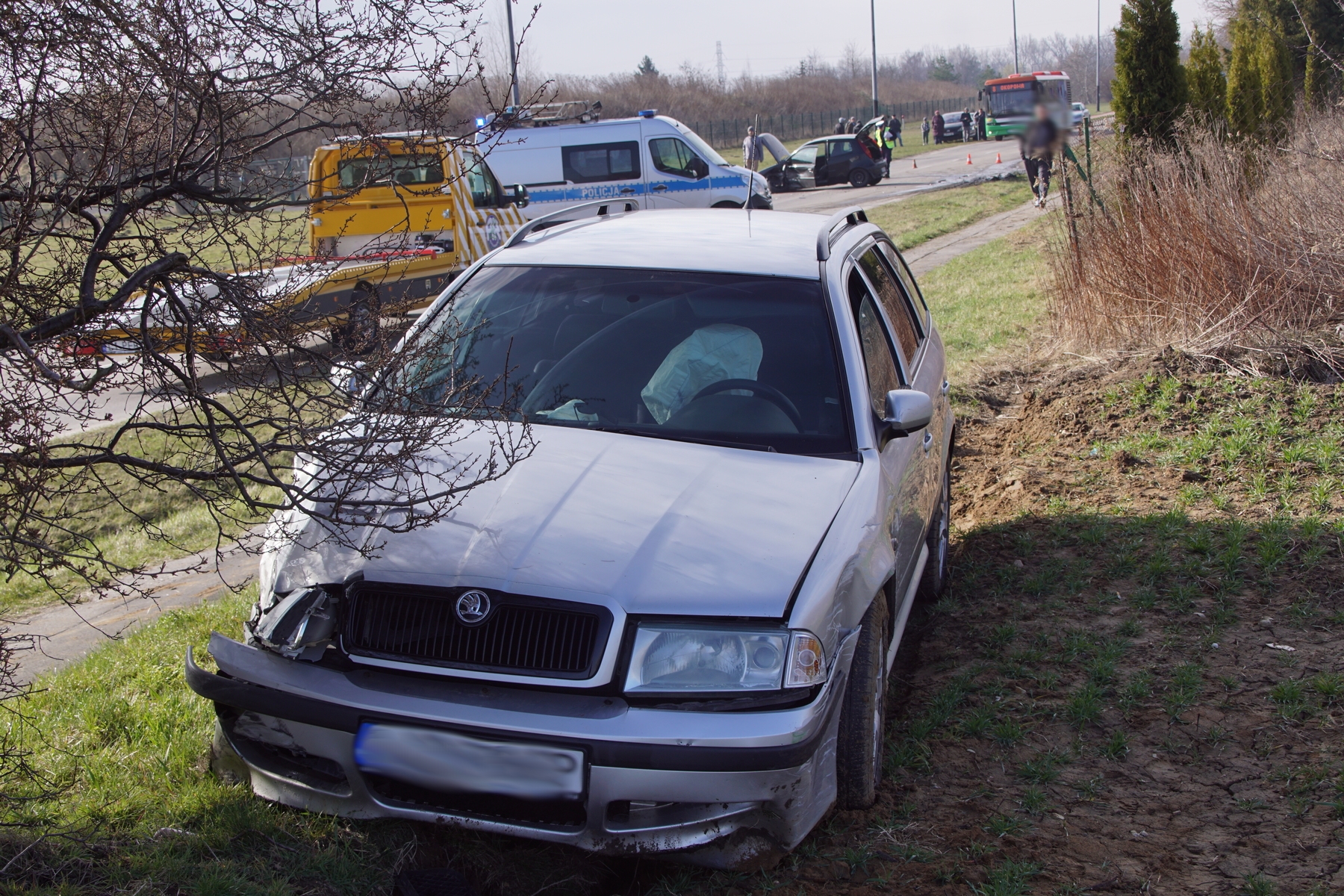 Zablokowana ulica Janowska po zderzeniu skody z fiatem (zdjęcia)