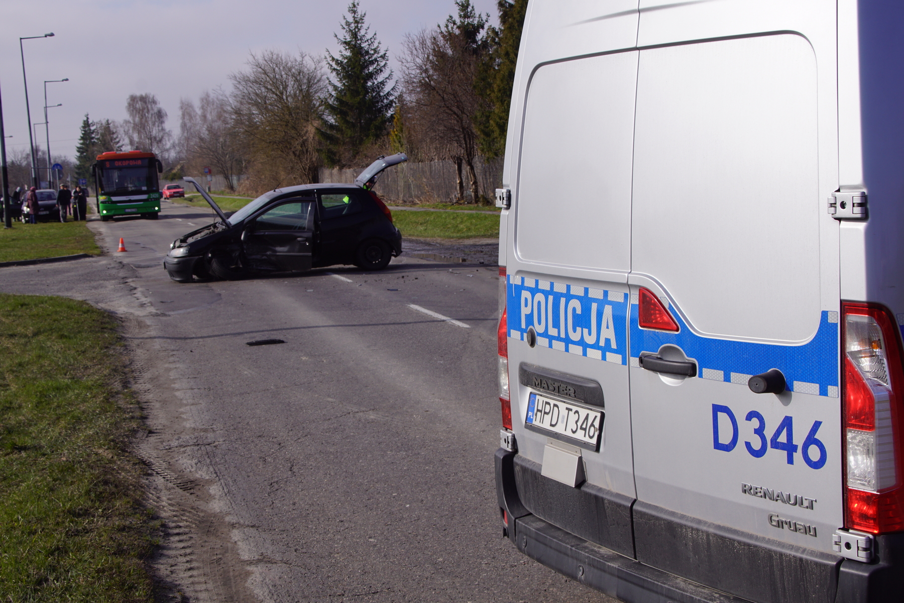 Zablokowana ulica Janowska po zderzeniu skody z fiatem (zdjęcia)