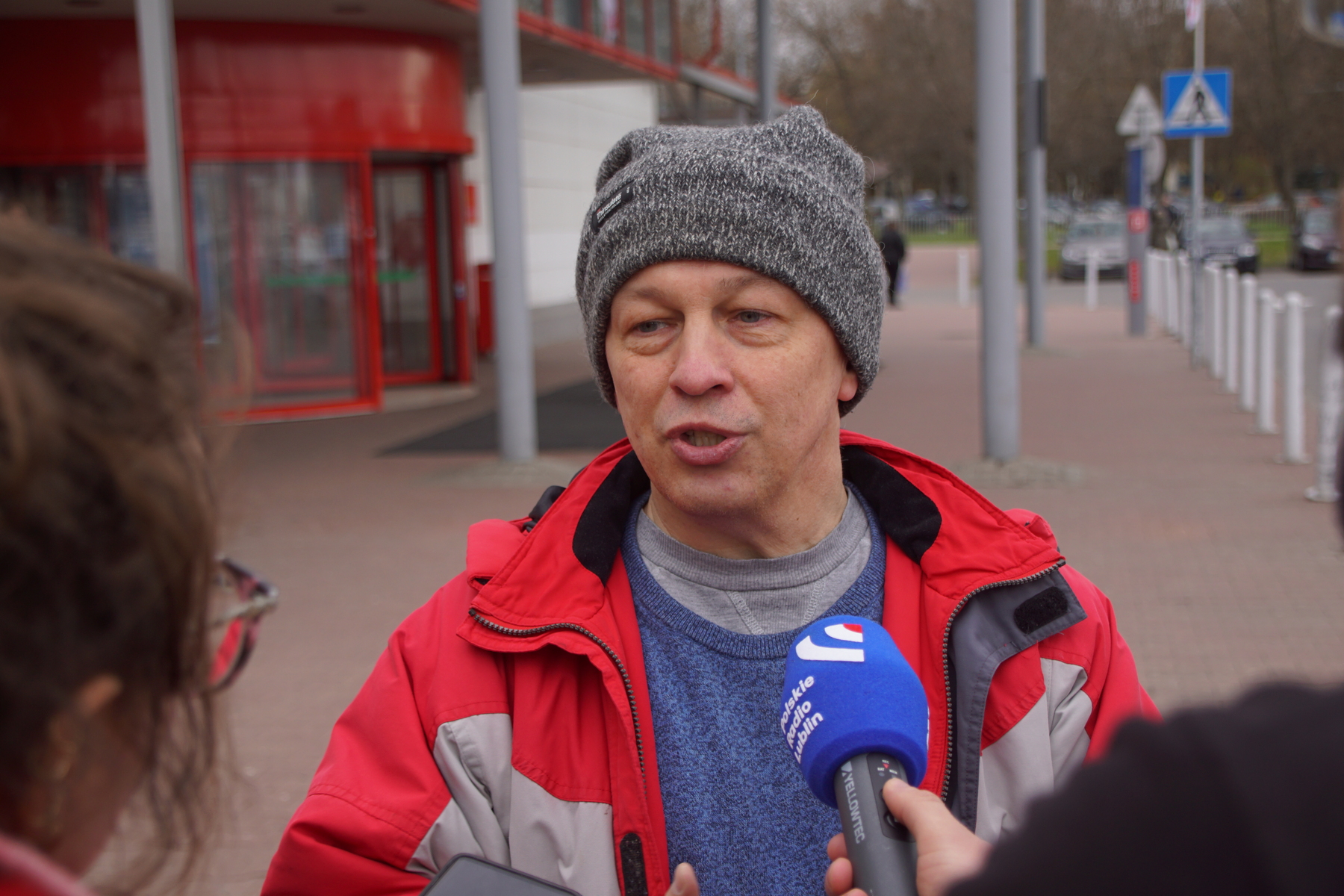 Obywatel Rosji na proteście pod Auchan. „Wstydzę się za swój kraj, chętnie zrzekłbym się obywatelstwa”