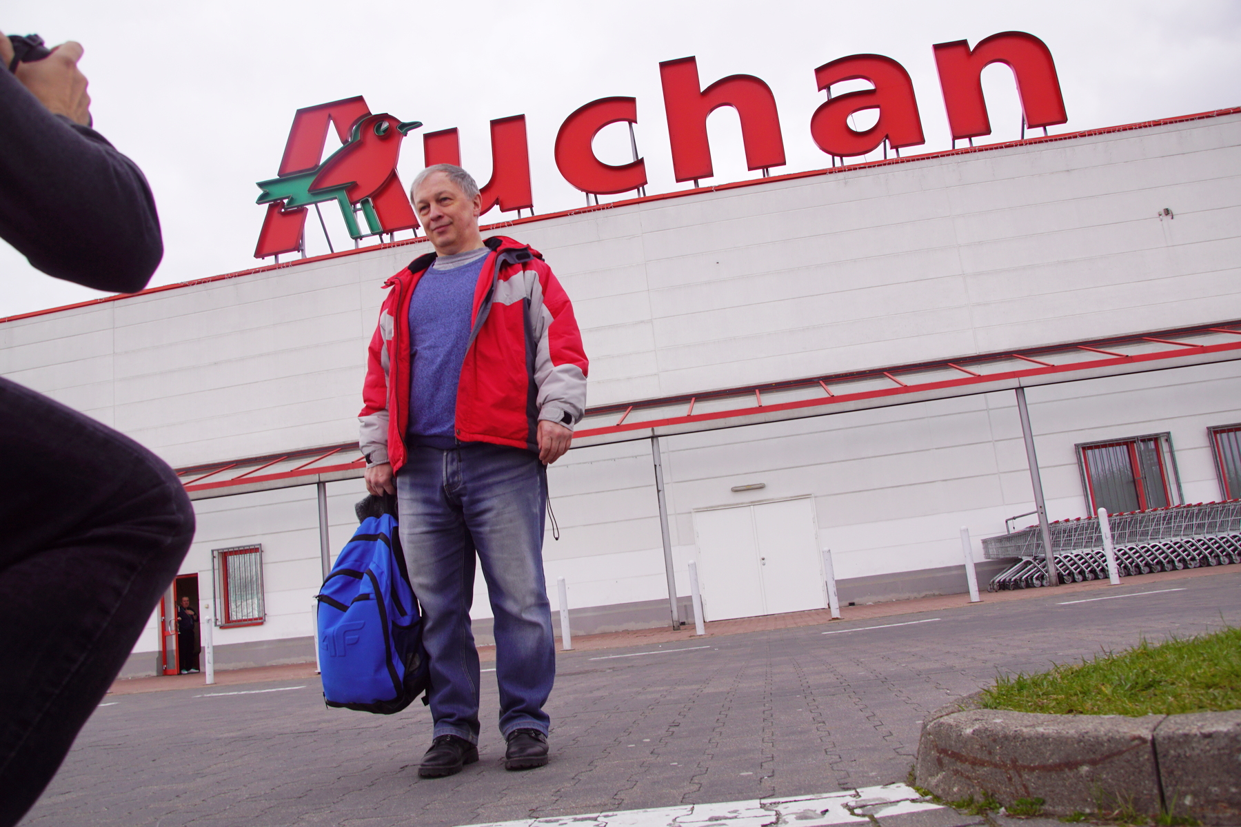 Obywatel Rosji na proteście pod Auchan. „Wstydzę się za swój kraj, chętnie zrzekłbym się obywatelstwa”