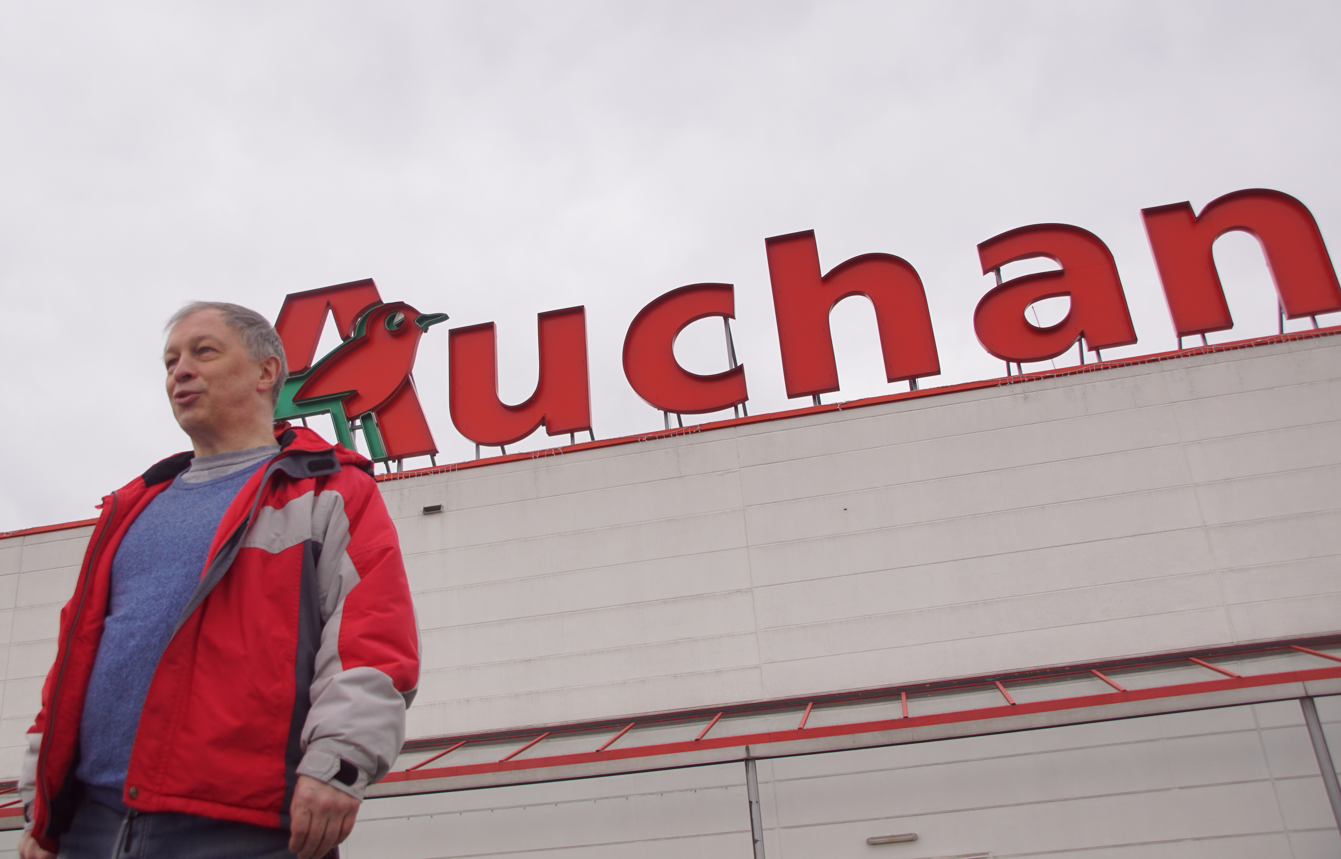 Obywatel Rosji na proteście pod Auchan. „Wstydzę się za swój kraj, chętnie zrzekłbym się obywatelstwa”