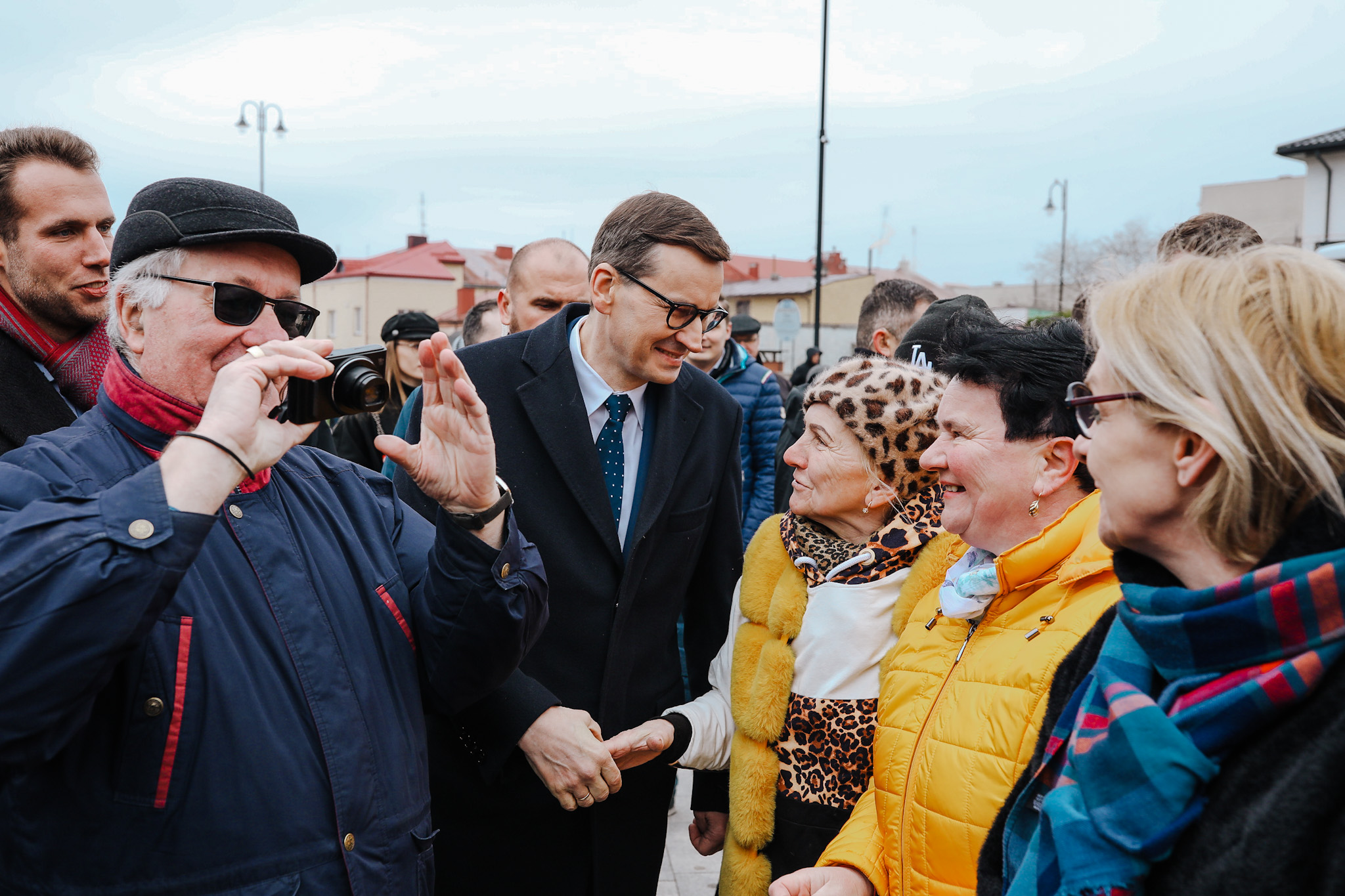 Premier Mateusz Morawiecki w Janowie Lubelskim. „Mamy uzdrowione finanse publiczne. Przeznaczamy te środki na to, co jest najbardziej potrzebne” (wideo, zdjęcia)