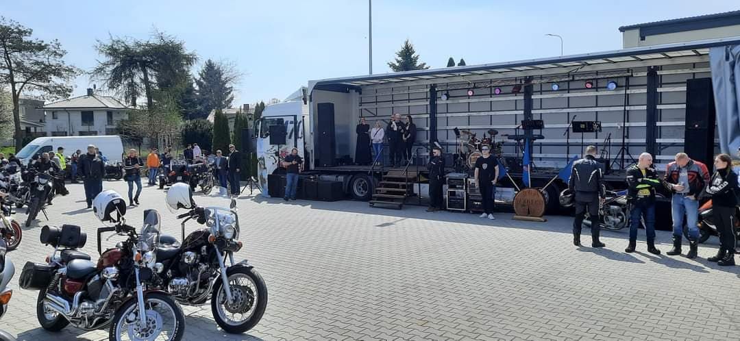 Kilkuset motocyklistów wzięło udział w rozpoczęciu sezonu w Bełżycach (zdjęcia)
