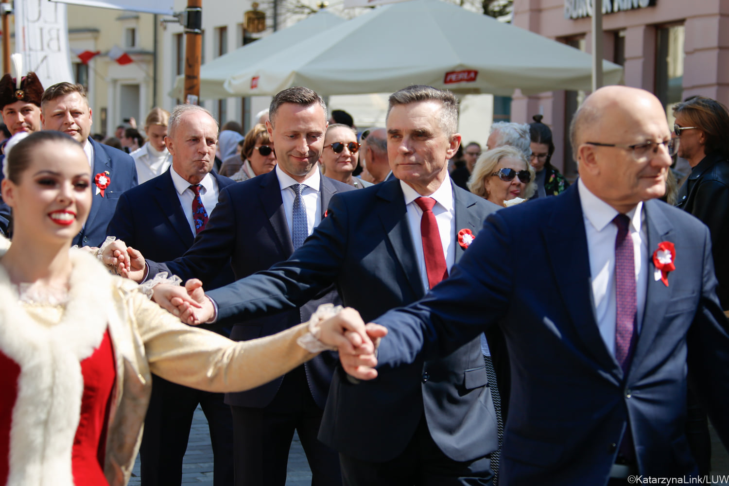 Na lubelskim deptaku zatańczyli poloneza. Był też koncert „Tańce narodowe i regionalne” (zdjęcia)