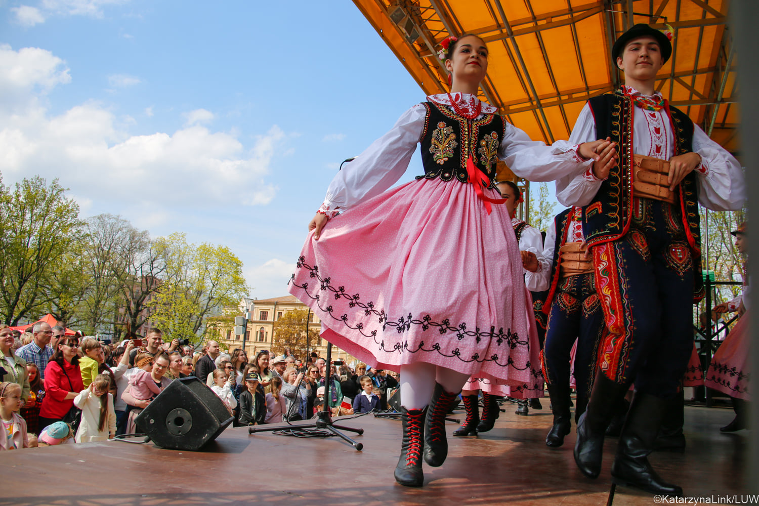 Na lubelskim deptaku zatańczyli poloneza. Był też koncert „Tańce narodowe i regionalne” (zdjęcia)