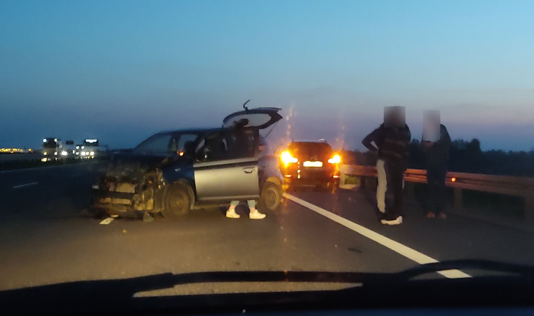 Toyota uderzyła w bariery. Są utrudnienia w ruchu na obwodnicy Lublina (zdjęcia)
