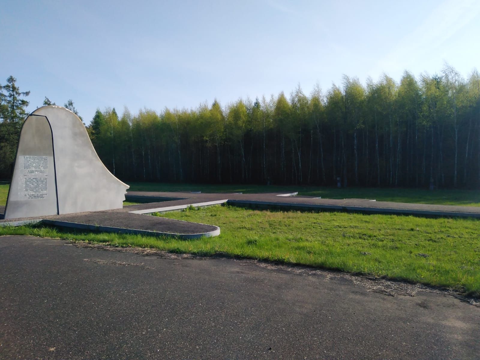 Zdewastowano pomnik Latającej Fortecy. Sprawca wychwalał Rosję (zdjęcia)