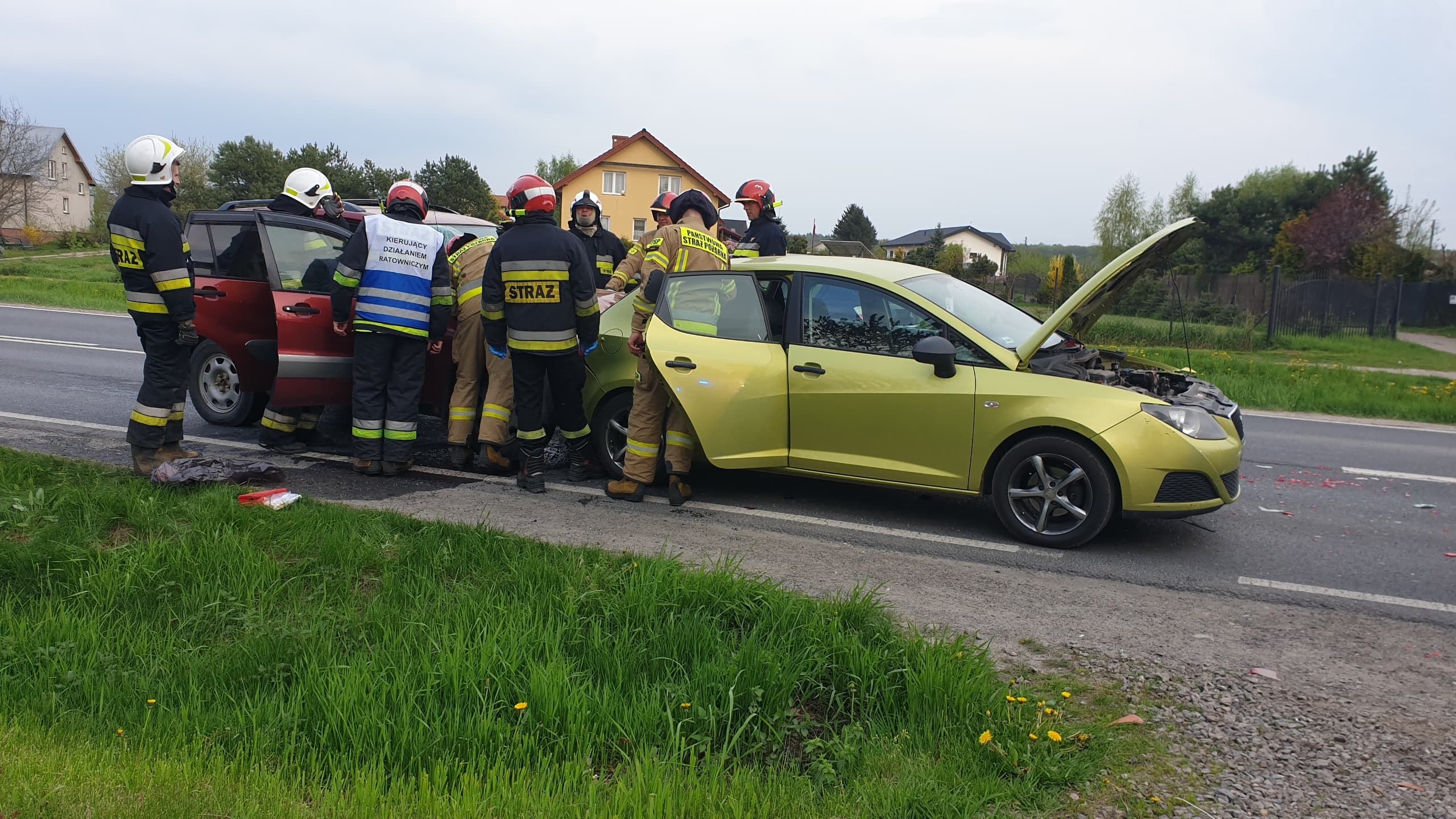 Wjechała toyotą w stojące auta. Wypadek na trasie Lublin – Łęczna (zdjęcia)