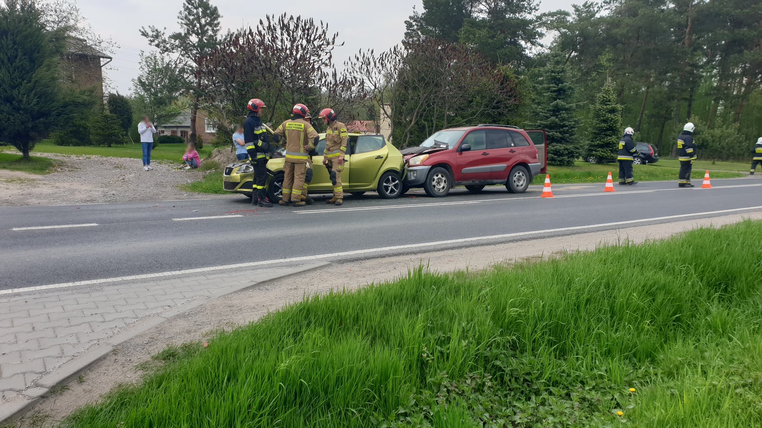 Wjechała toyotą w stojące auta. Wypadek na trasie Lublin – Łęczna (zdjęcia)