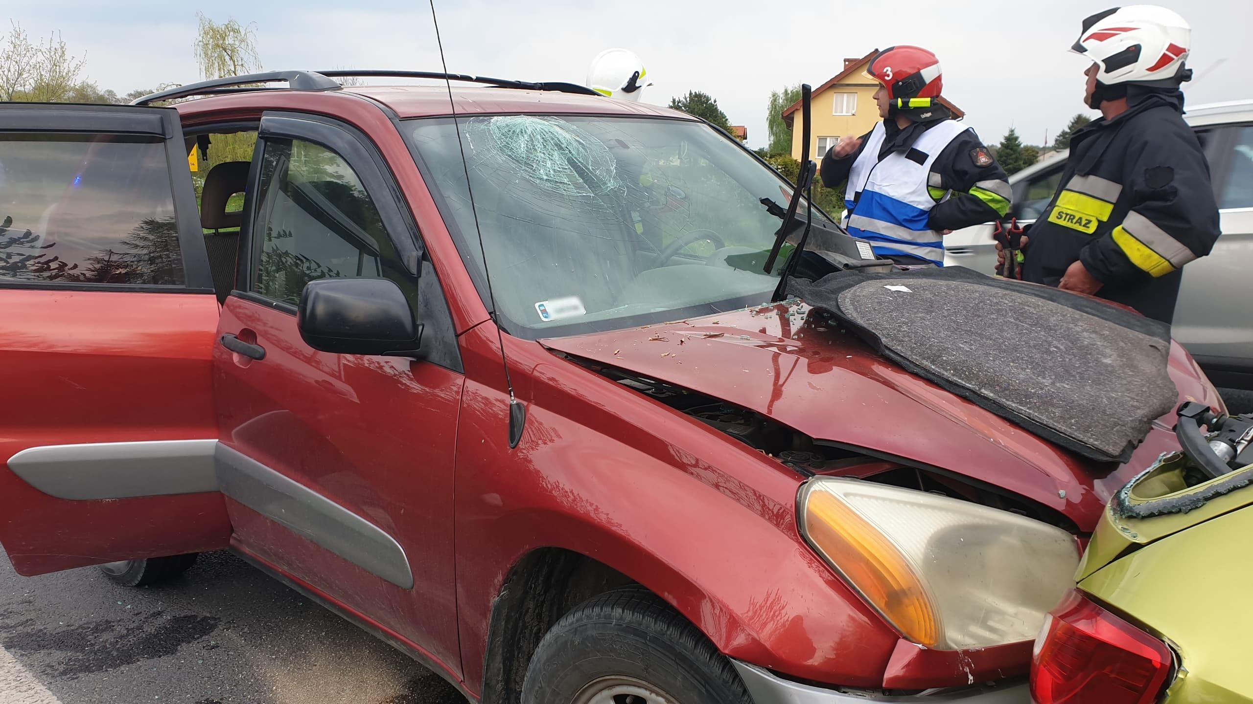 Wjechała toyotą w stojące auta. Wypadek na trasie Lublin – Łęczna (zdjęcia)