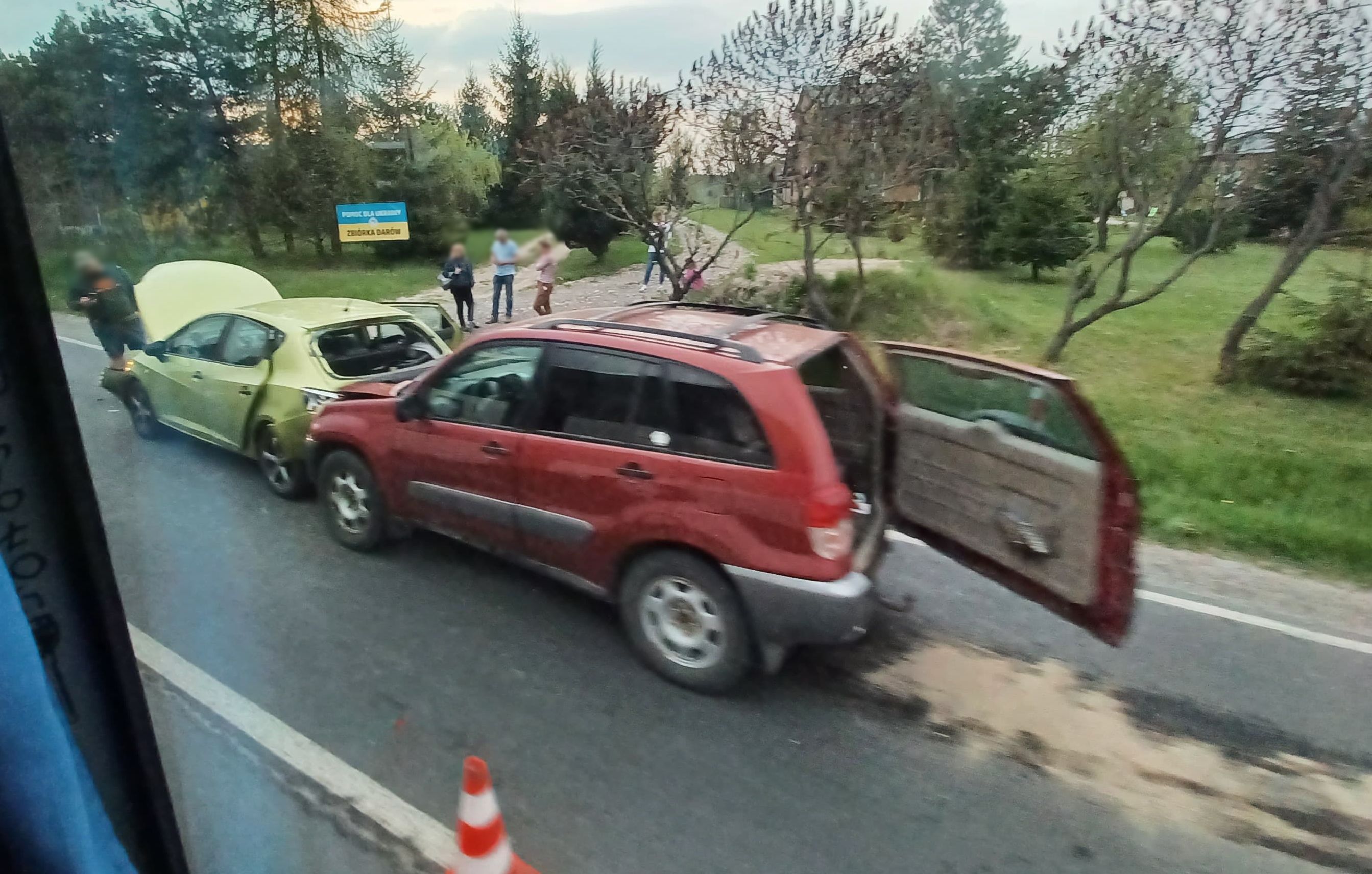 Wjechała toyotą w stojące auta. Wypadek na trasie Lublin – Łęczna (zdjęcia)