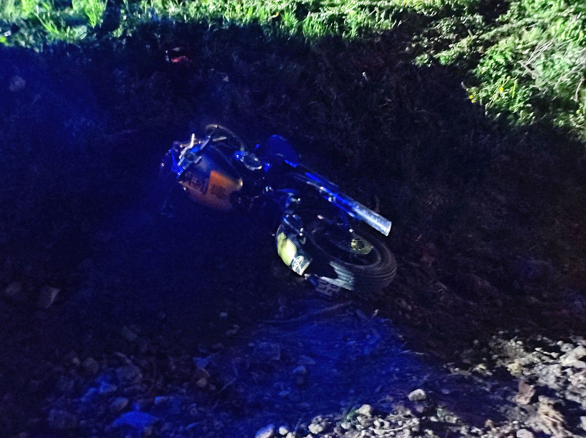Motocyklista zderzył się z ciągnikiem rolniczym. „Myślał, że zdąży wyprzedzić” (zdjęcia)