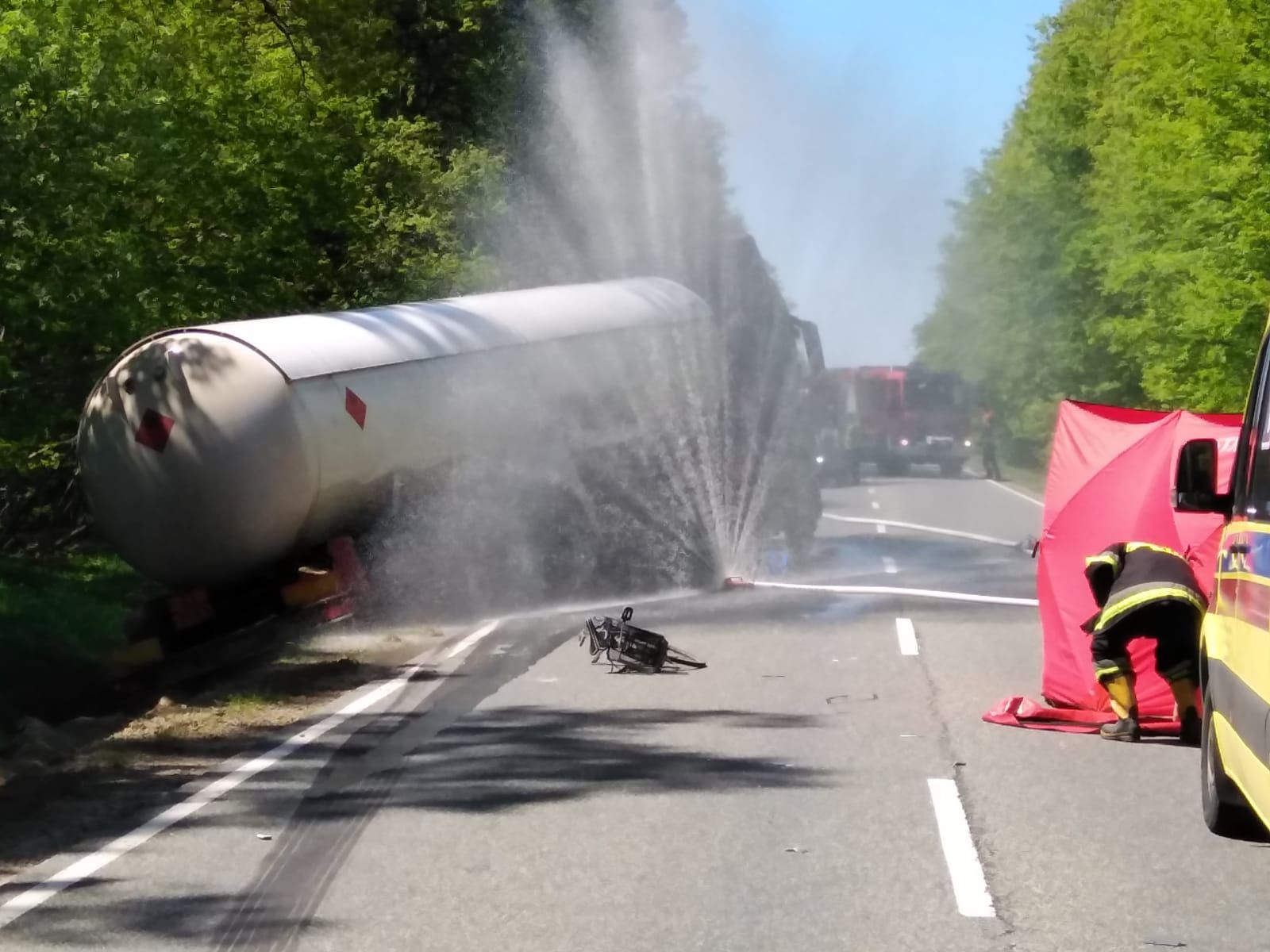 Droga była zablokowana przez wiele godzin. Są wstępne ustalenia przebiegu tragicznego wypadku (zdjęcia)