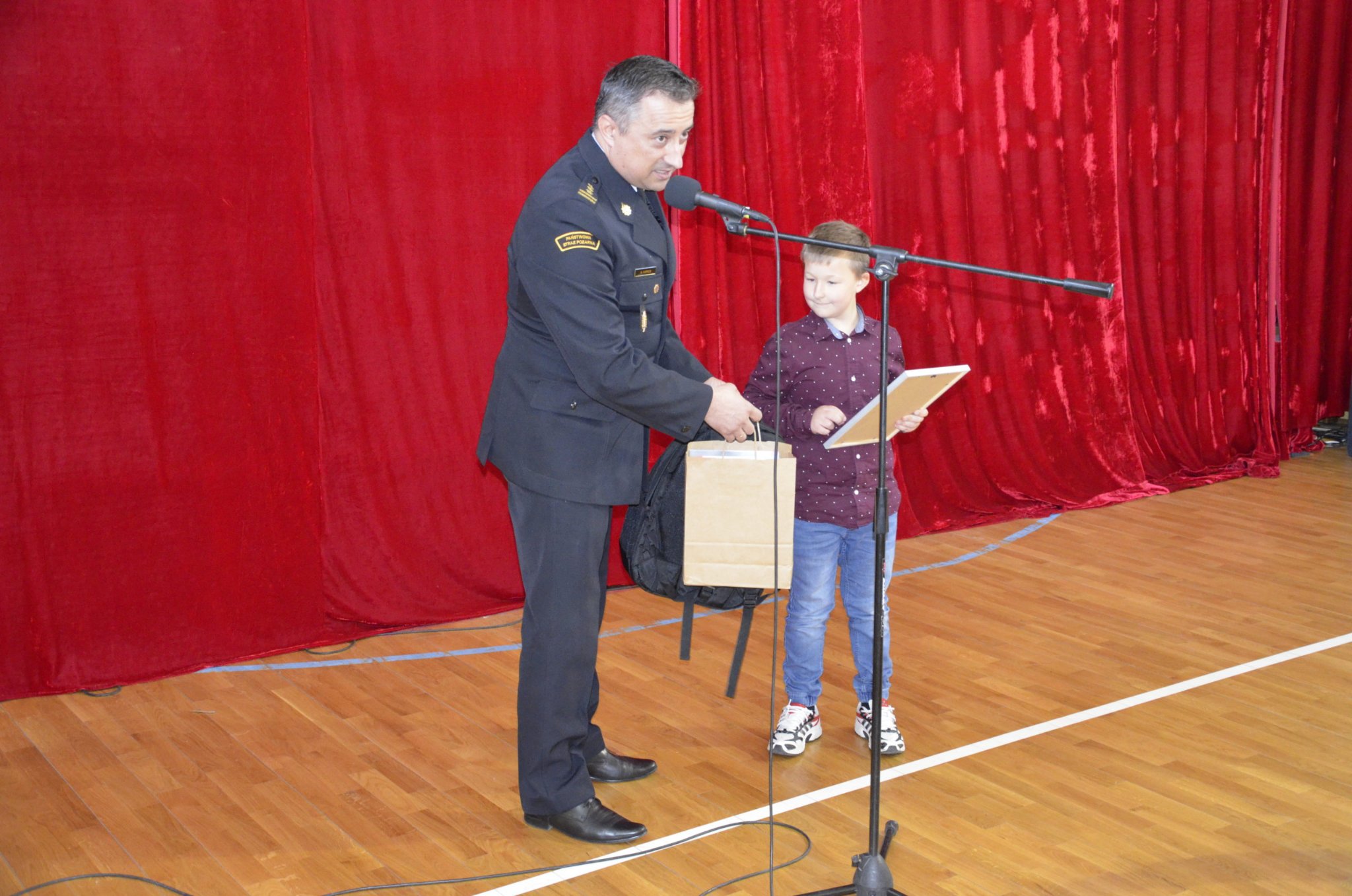 Jedenastoletni Filip uratował swoją rodzinę od śmierci w pożarze. Otrzymał odznakę “Iuvenis Forti” (zdjęcia)