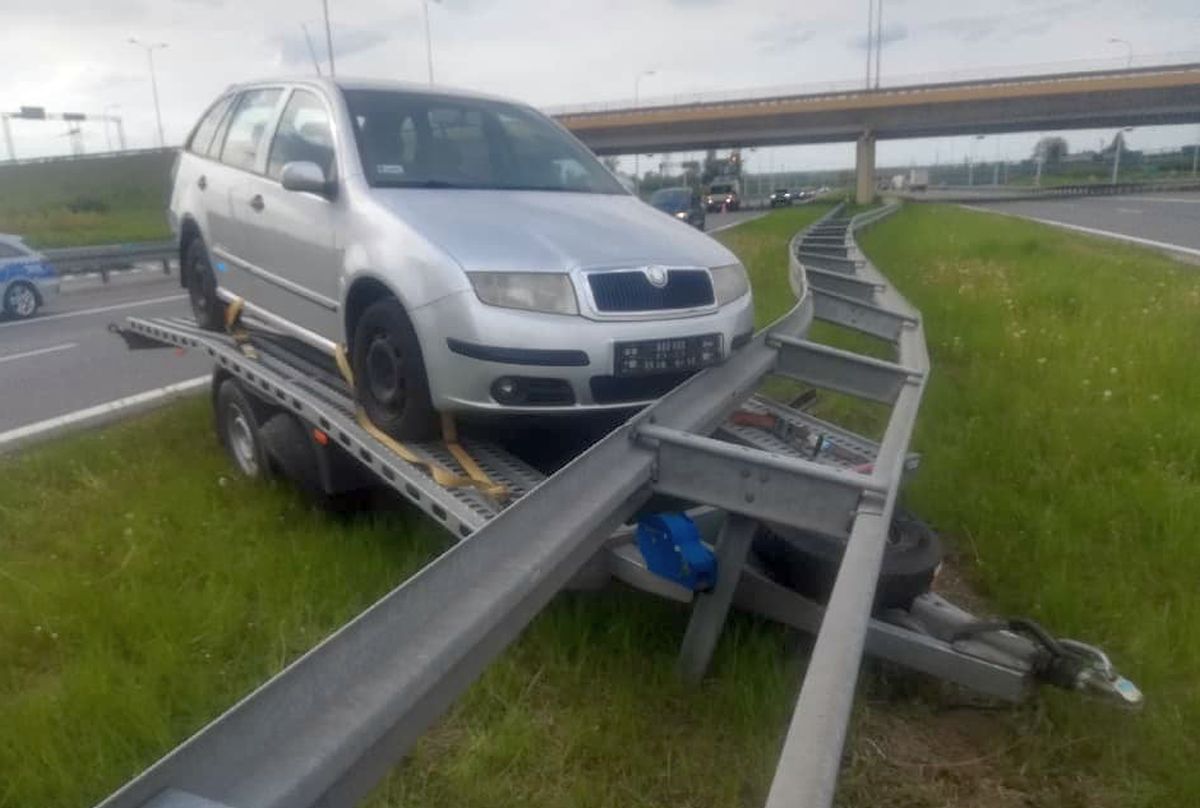 Zderzenie ciężarówki z lawetą na obwodnicy Lublina. Jeden z kierowców nie zachował ostrożności (zdjęcia, wideo)