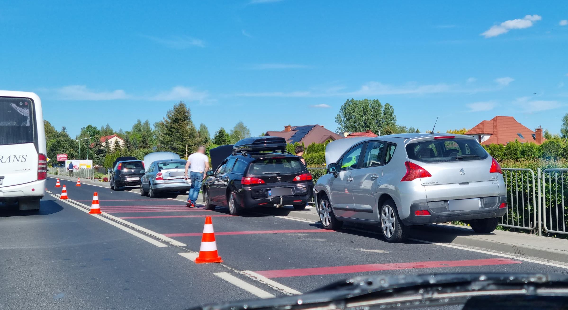 Wjechała w znajdujące się przed nią pojazdy. Zderzenie czterech aut na trasie Lublin – Łęczna (zdjęcia)