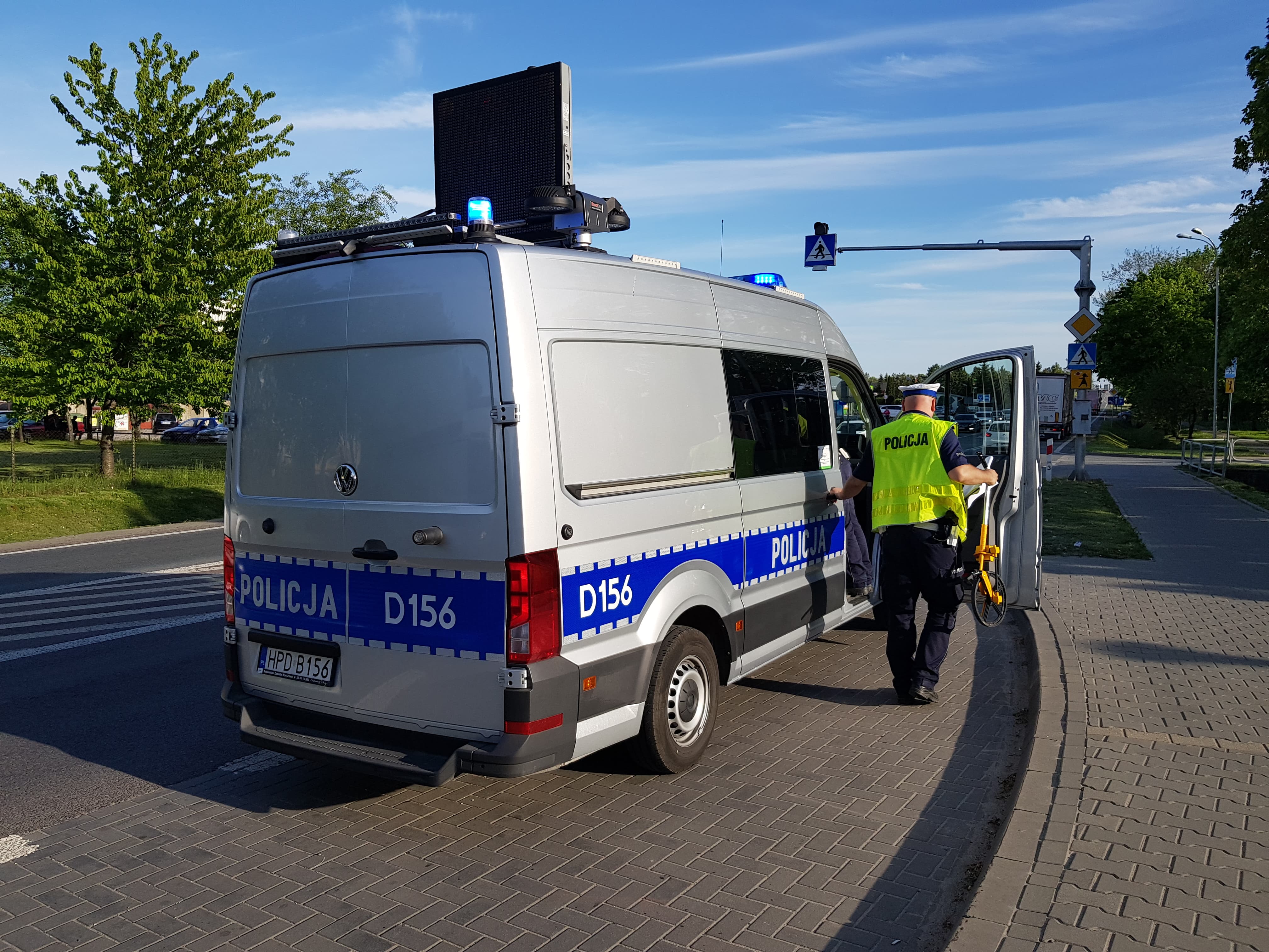 Wjechała na chodnik, potrąciła kobietę w ciąży. Poszkodowana trafiła do szpitala (zdjęcia, wideo)