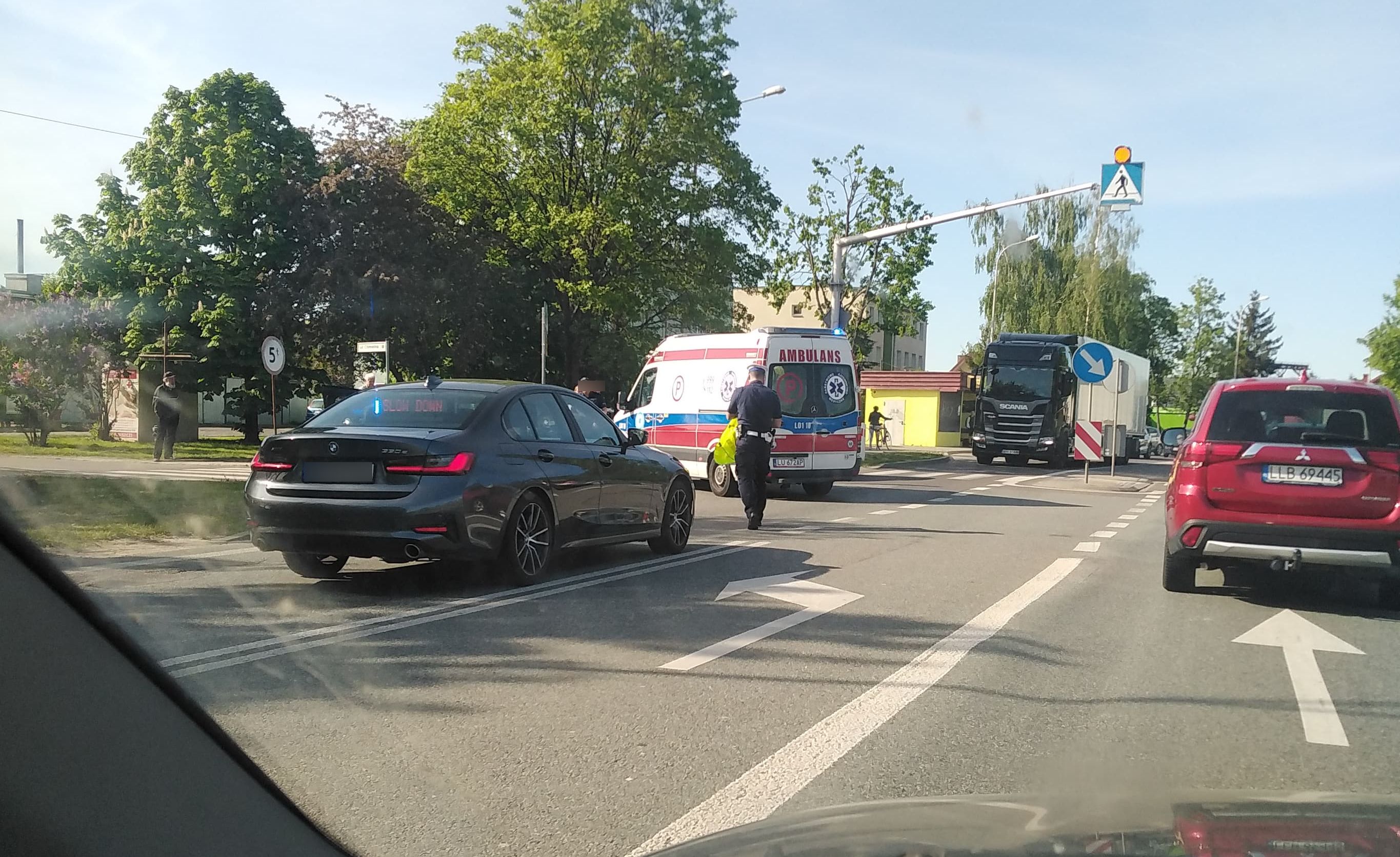 Wjechała na chodnik, potrąciła kobietę w ciąży. Poszkodowana trafiła do szpitala (zdjęcia, wideo)