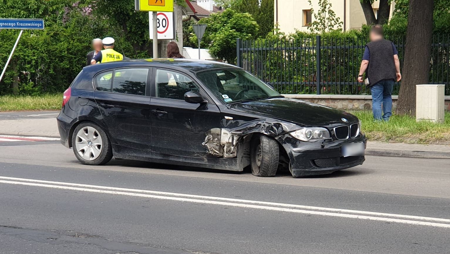 Wjechał na skrzyżowanie, zderzył się z BMW. Na szczęście nikt nie ucierpiał (zdjęcia)