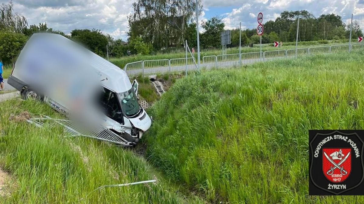 Nie zatrzymał się przed znakiem stop, zderzył się z dostawczym fordem. Życia mężczyzny nie udało się uratować (zdjęcia)