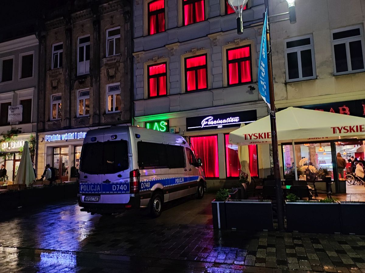 Nocna akcja policji w klubie ze striptizem w centrum Lublina. Zatrzymani mają usłyszeć poważne zarzuty (zdjęcia)