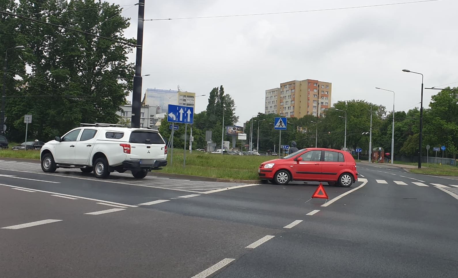 Kolejne zderzenie dwóch aut na rondzie Mohyły. Tym razem nie ma osób poszkodowanych (zdjęcia)