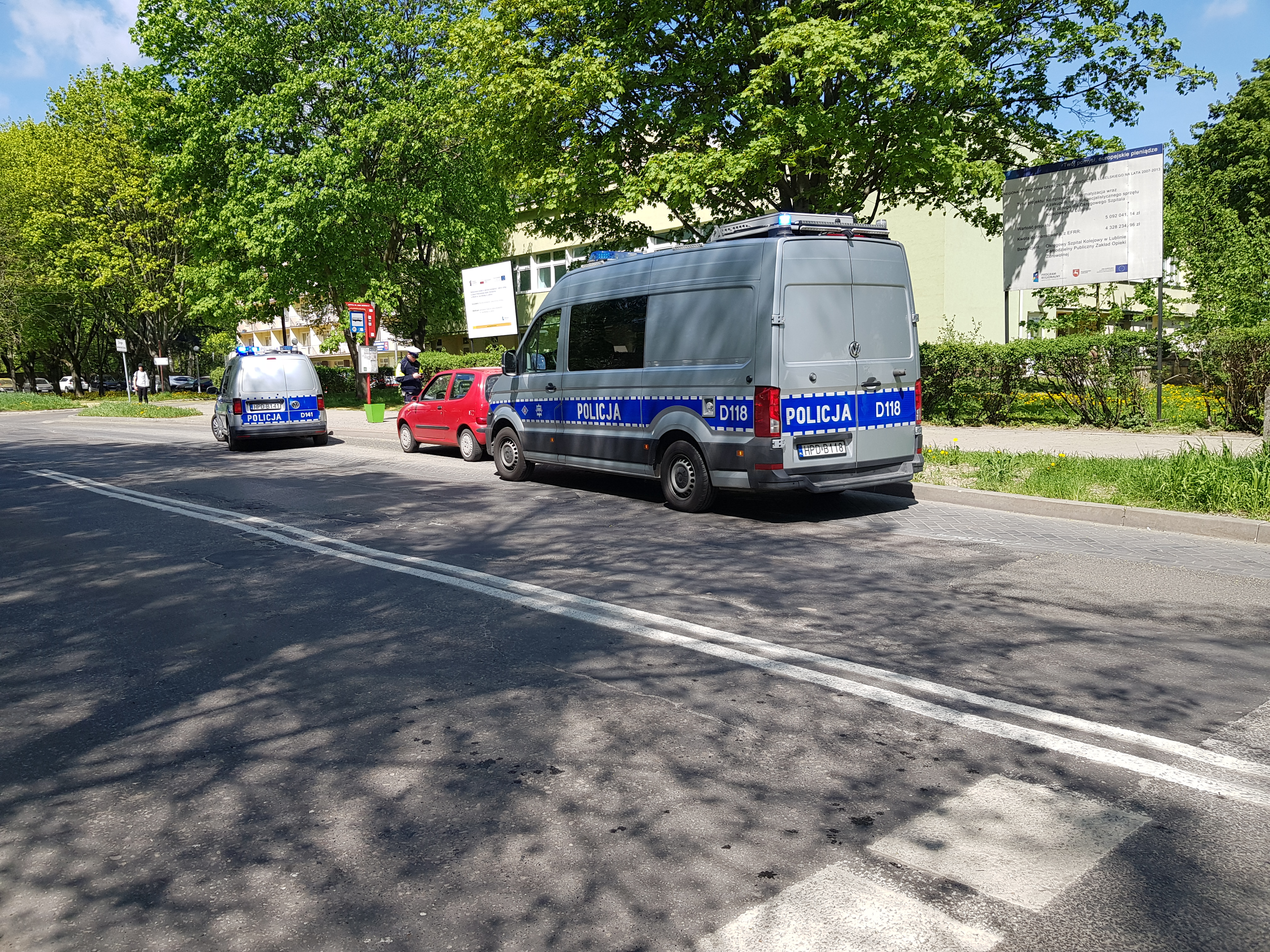 Jeden się zatrzymał, drugi wjechał w dziecko na przejściu dla pieszych (zdjęcia)