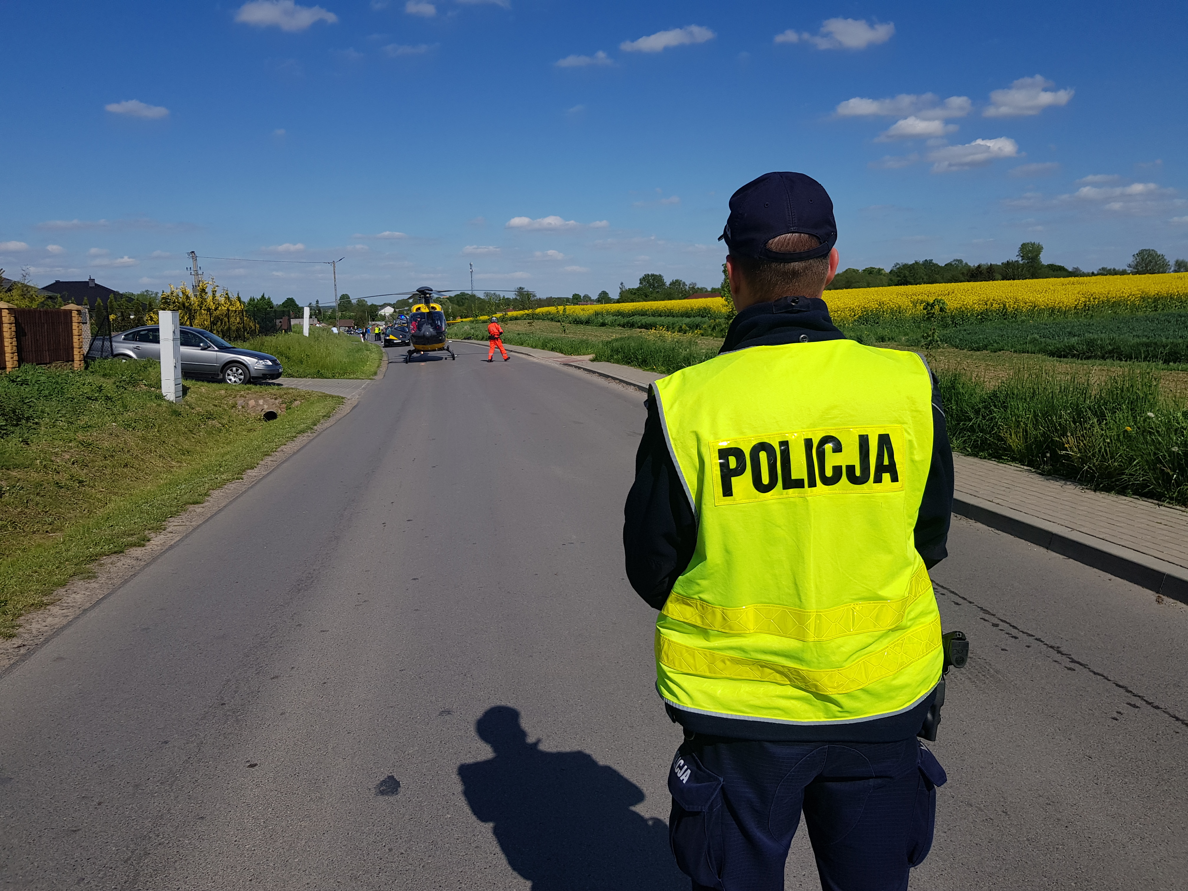 Poważny wypadek z udziałem nastoletniego rowerzysty. Interweniował śmigłowiec LPR (zdjęcia, wideo)