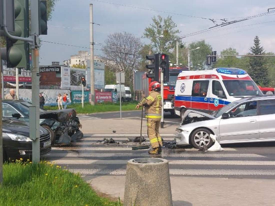 Groźny wypadek z Lublinie. Mitsubishi jechało pod prąd, po chwili doszło do czołowego zderzenia z BMW (zdjęcia)