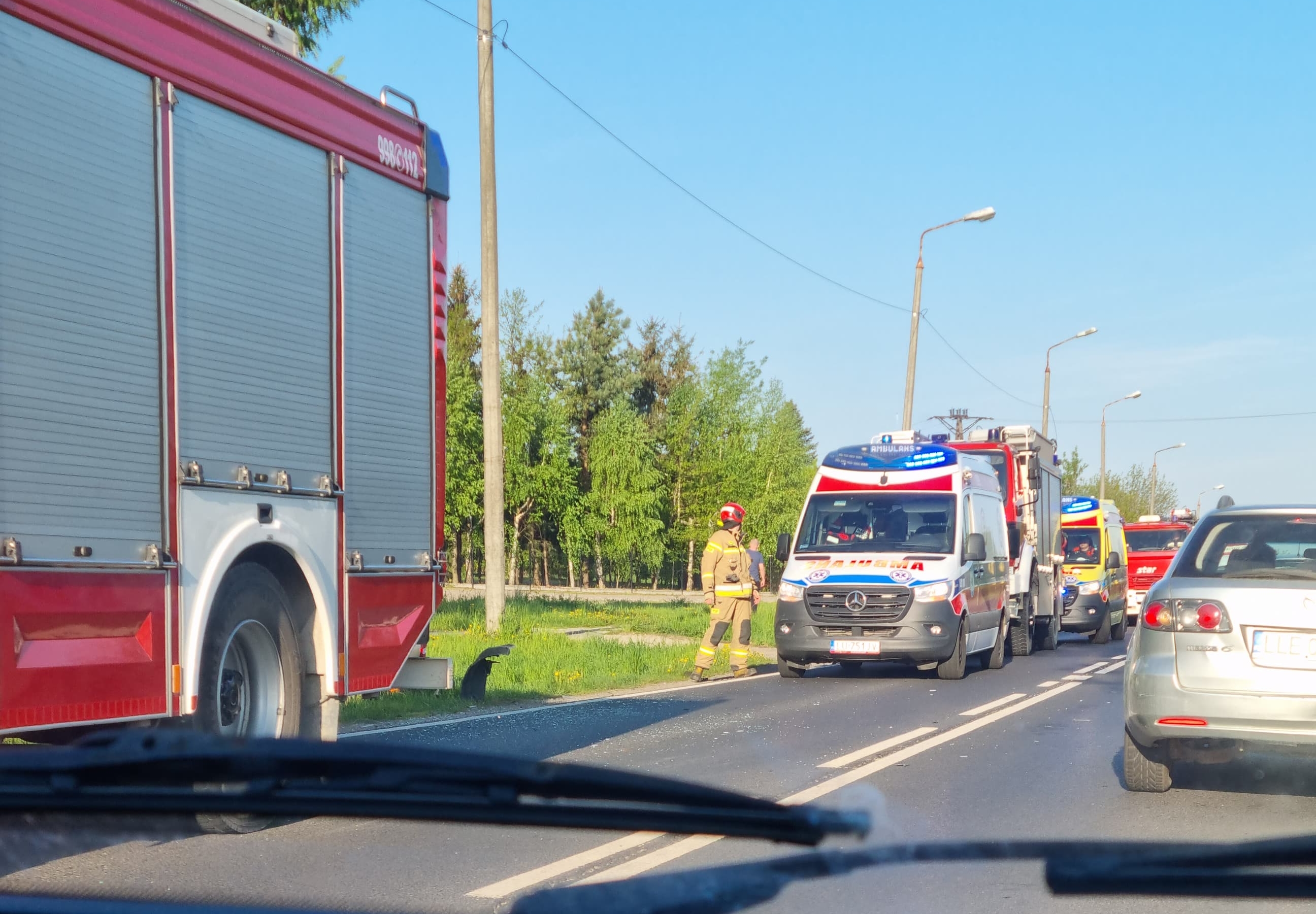 Dwa wypadki na trasie Lublin – Łęczna. Ogromne utrudnienia w ruchu (wideo, zdjęcia)