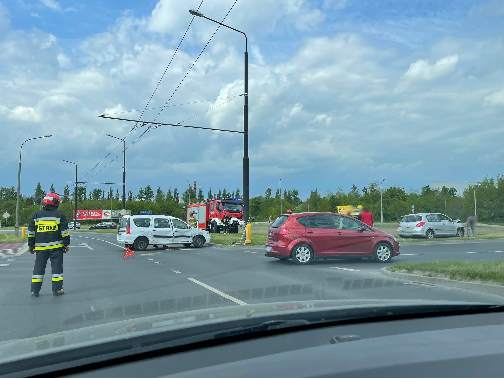 Ten sam błąd, to samo skrzyżowanie. Utrudnienia w ruchu po zderzeniu dwóch pojazdów (zdjęcia)