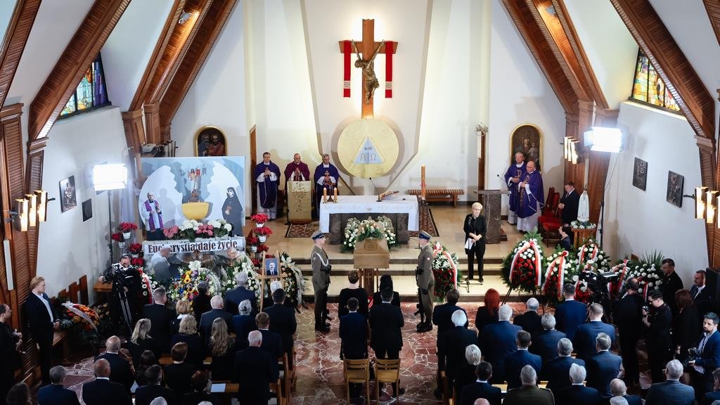 Trwają uroczystości pogrzebowe prof. Waldemara Parucha z udziałem premiera i prezesa PiS (zdjęcia)