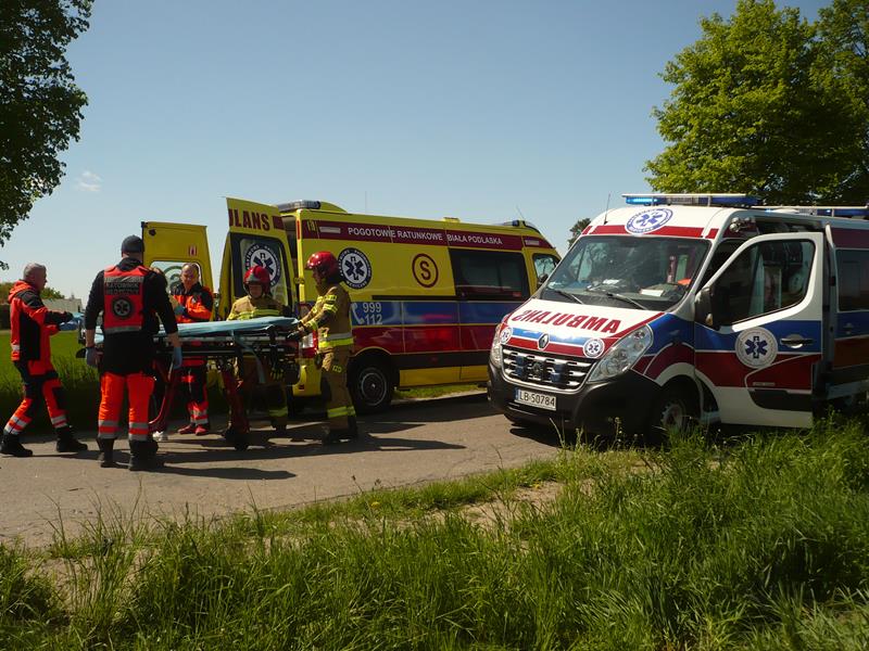 Nie ustąpił pierwszeństwa, doszło do zderzenia dwóch audi. Trzy osoby trafiły do szpitala (zdjęcia)