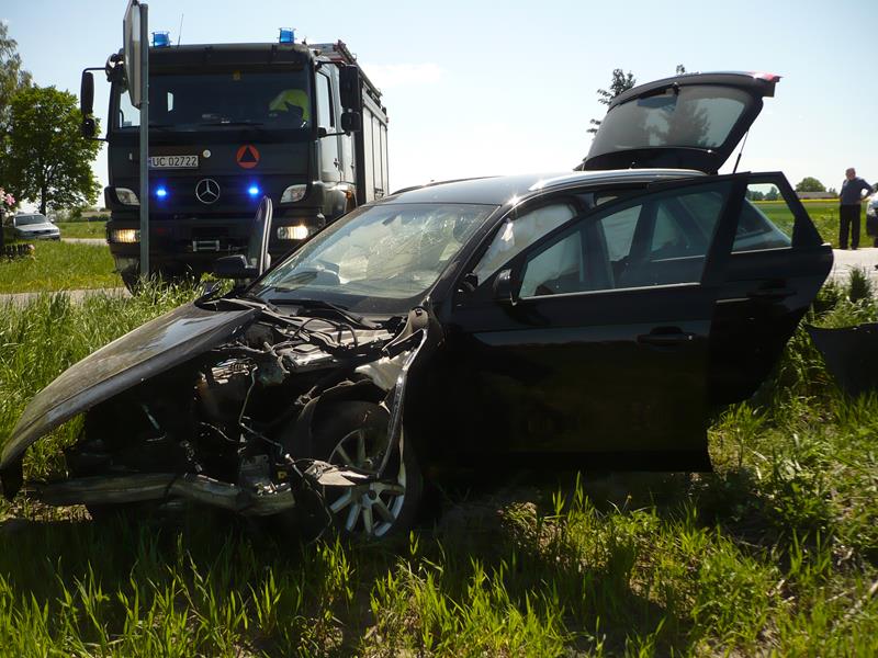 Nie ustąpił pierwszeństwa, doszło do zderzenia dwóch audi. Trzy osoby trafiły do szpitala (zdjęcia)