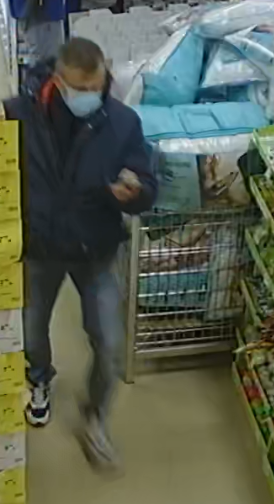 Uciekł ze sklepu z bateriami łazienkowymi. Policjanci poszukują tego mężczyzny (zdjęcia)