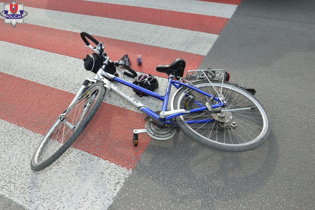 Wjechał peugeotem w rowerzystkę poruszającą się drogą dla rowerów. Kobieta trafiła do szpitala (zdjęcia)