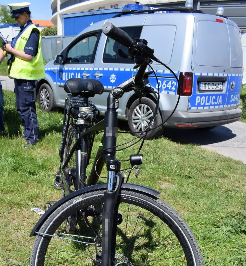 Kierował koparką w stanie nietrzeźwości. Doszło do wypadku z udziałem rowerzysty (zdjęcia)