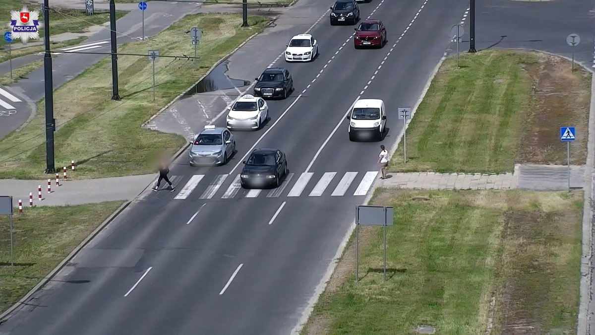 Policjanci wypatrzyli z drona blisko 30 wykroczeń w rejonie przejść dla pieszych (wideo)