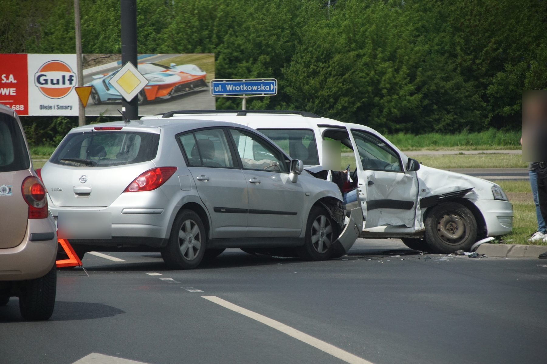 Ten sam błąd, to samo skrzyżowanie. Utrudnienia w ruchu po zderzeniu dwóch pojazdów (zdjęcia)