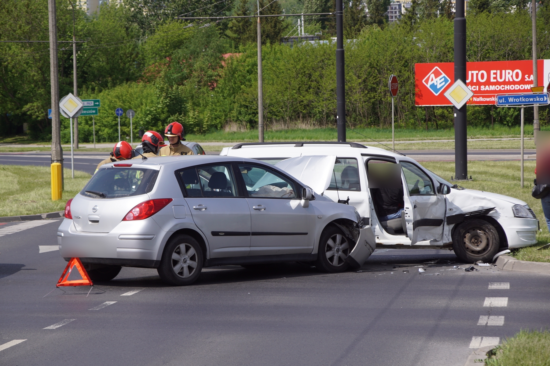 Ten sam błąd, to samo skrzyżowanie. Utrudnienia w ruchu po zderzeniu dwóch pojazdów (zdjęcia)