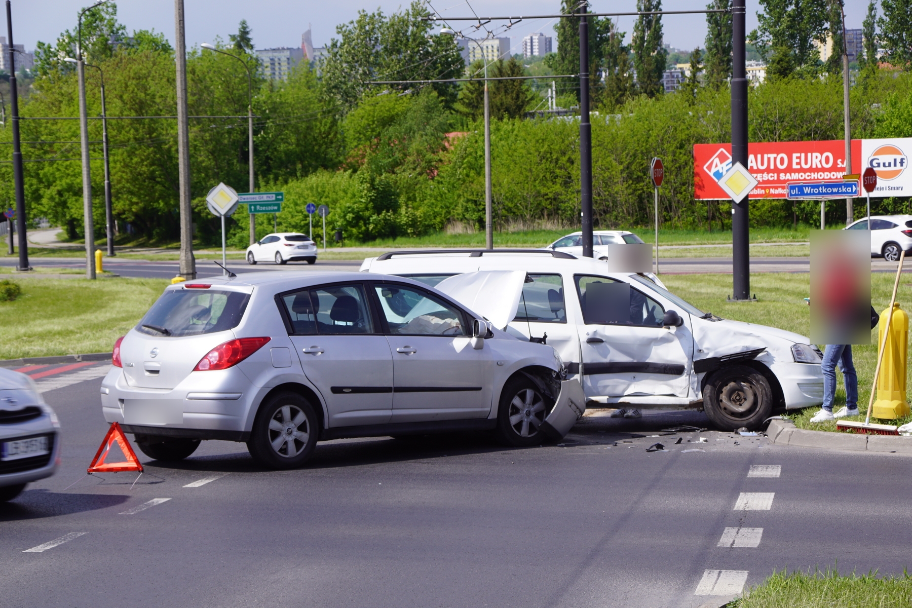 Ten sam błąd, to samo skrzyżowanie. Utrudnienia w ruchu po zderzeniu dwóch pojazdów (zdjęcia)