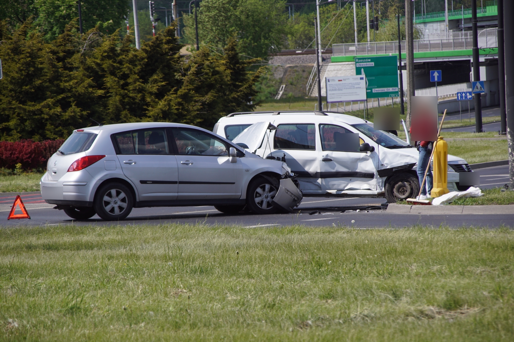 Ten sam błąd, to samo skrzyżowanie. Utrudnienia w ruchu po zderzeniu dwóch pojazdów (zdjęcia)