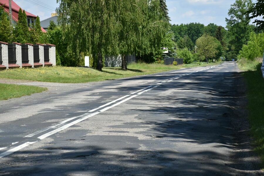 Rusza wyczekiwana przebudowa drogi do Janowca. W przyszłym roku kierowcy zapomną o dziurach w jezdni (zdjęcia)