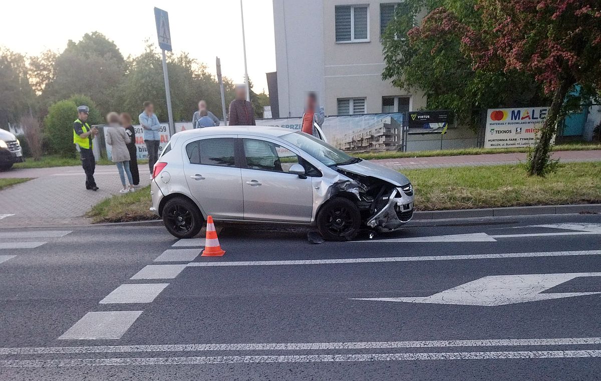 Zderzenie mercedesa z oplem na niebezpiecznym skrzyżowaniu (zdjęcia)