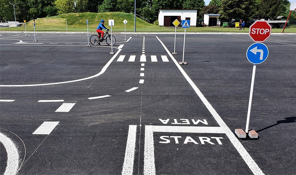 Uczniowie będą tam zdobywać uprawnienia do jazdy rowerem. W Parczewie powstało miasteczko ruchu drogowego (zdjęcia)