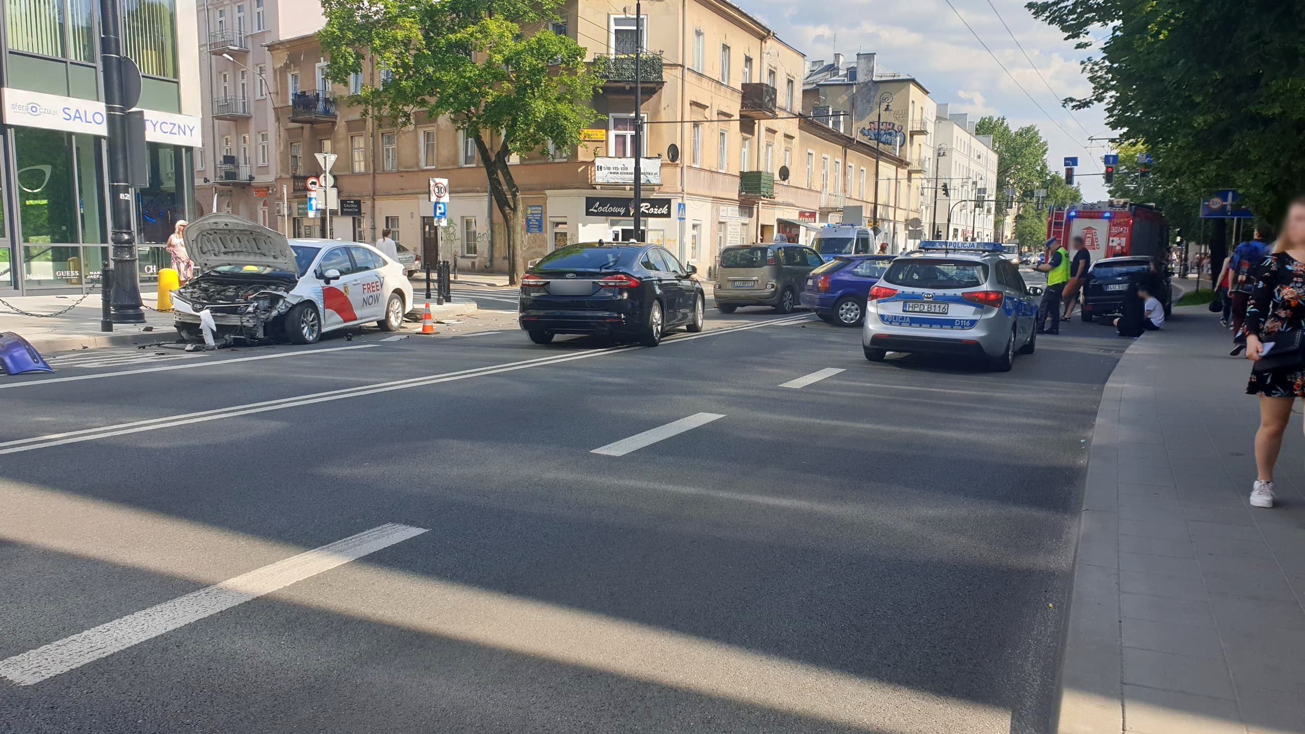 Zderzenie trzech aut w centrum Lublina. Są duże utrudnienia w ruchu (zdjęcia)