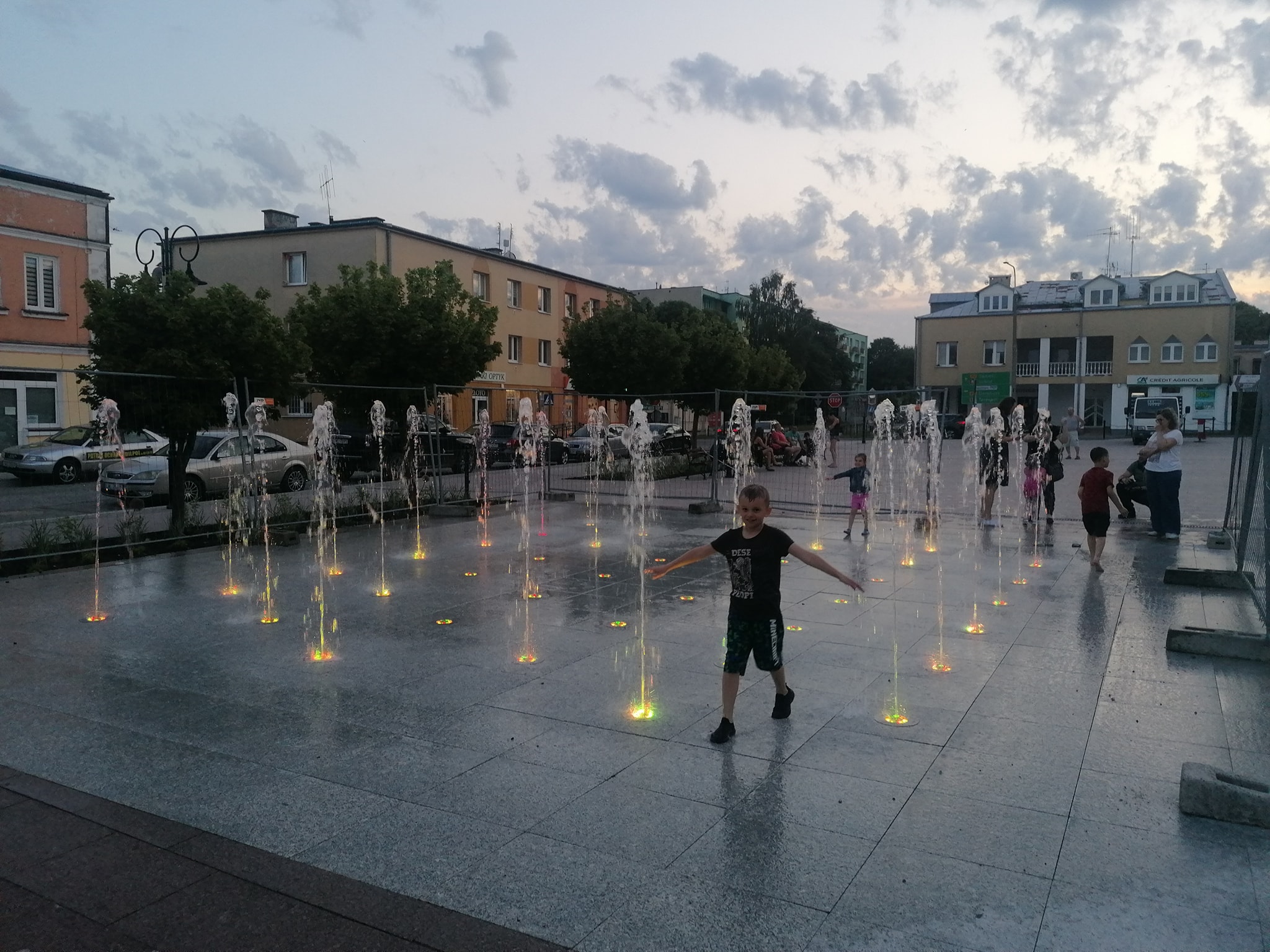 Centrum Włodawy zyskało nowe oblicze. Uruchomione zostały też fontanny (zdjęcia, wideo)