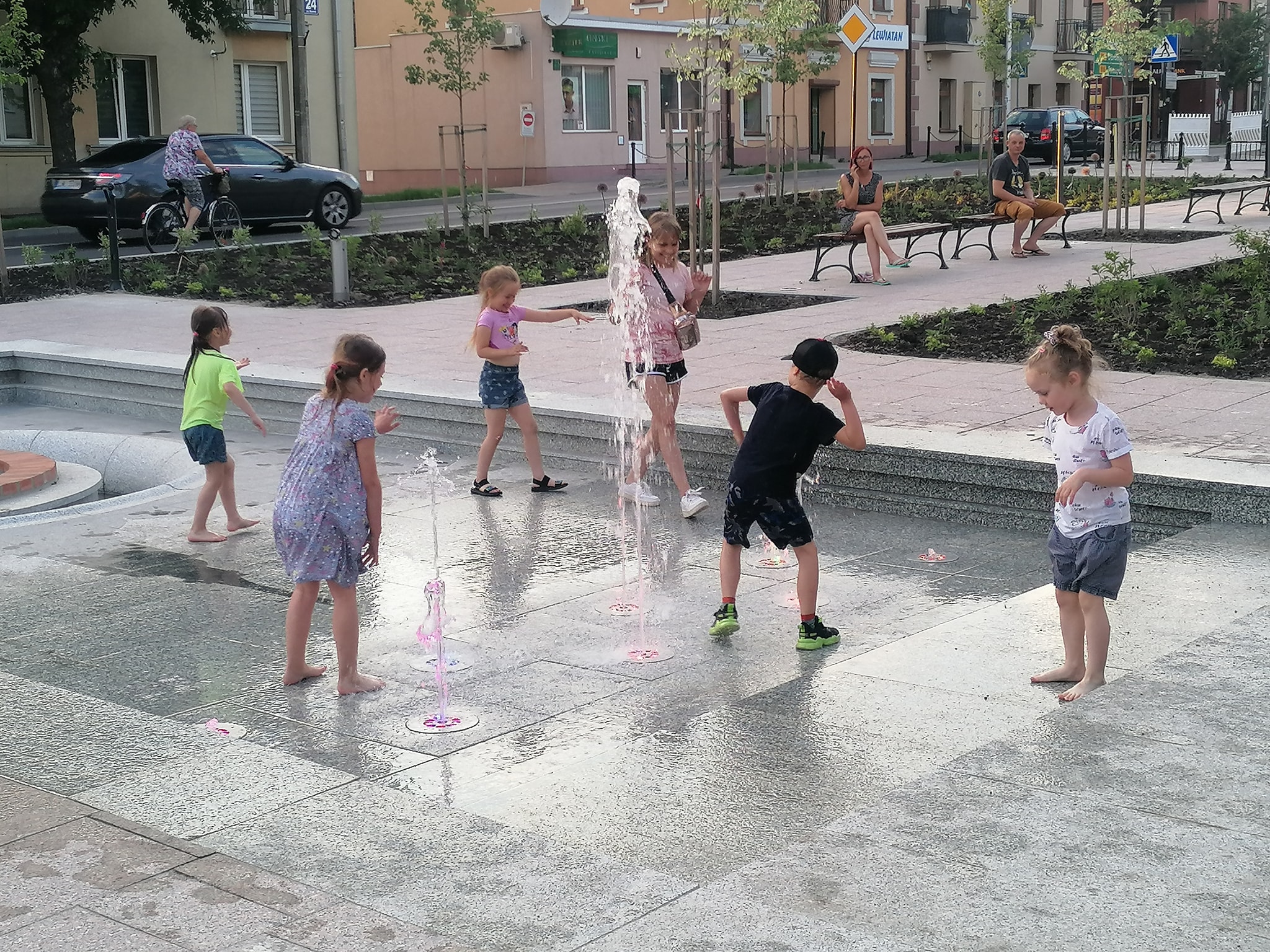 Centrum Włodawy zyskało nowe oblicze. Uruchomione zostały też fontanny (zdjęcia, wideo)