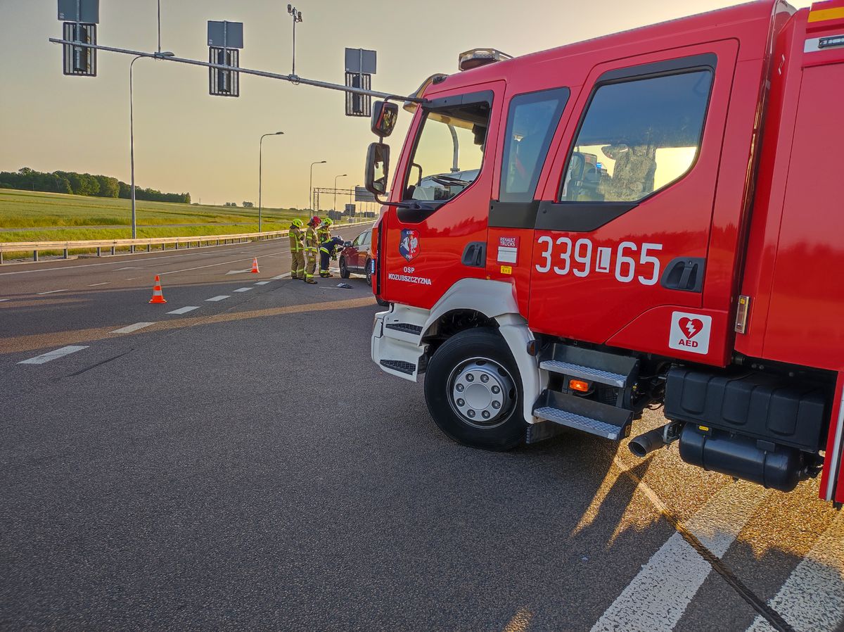 Wjechała na czerwonym, zderzyła się z toyotą. Dwie osoby w szpitalu (zdjęcia)